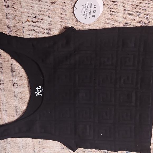 Women's Matching Cropped Tank and Biker Short Set - Givenchy- like Print - Picture 2 of 6